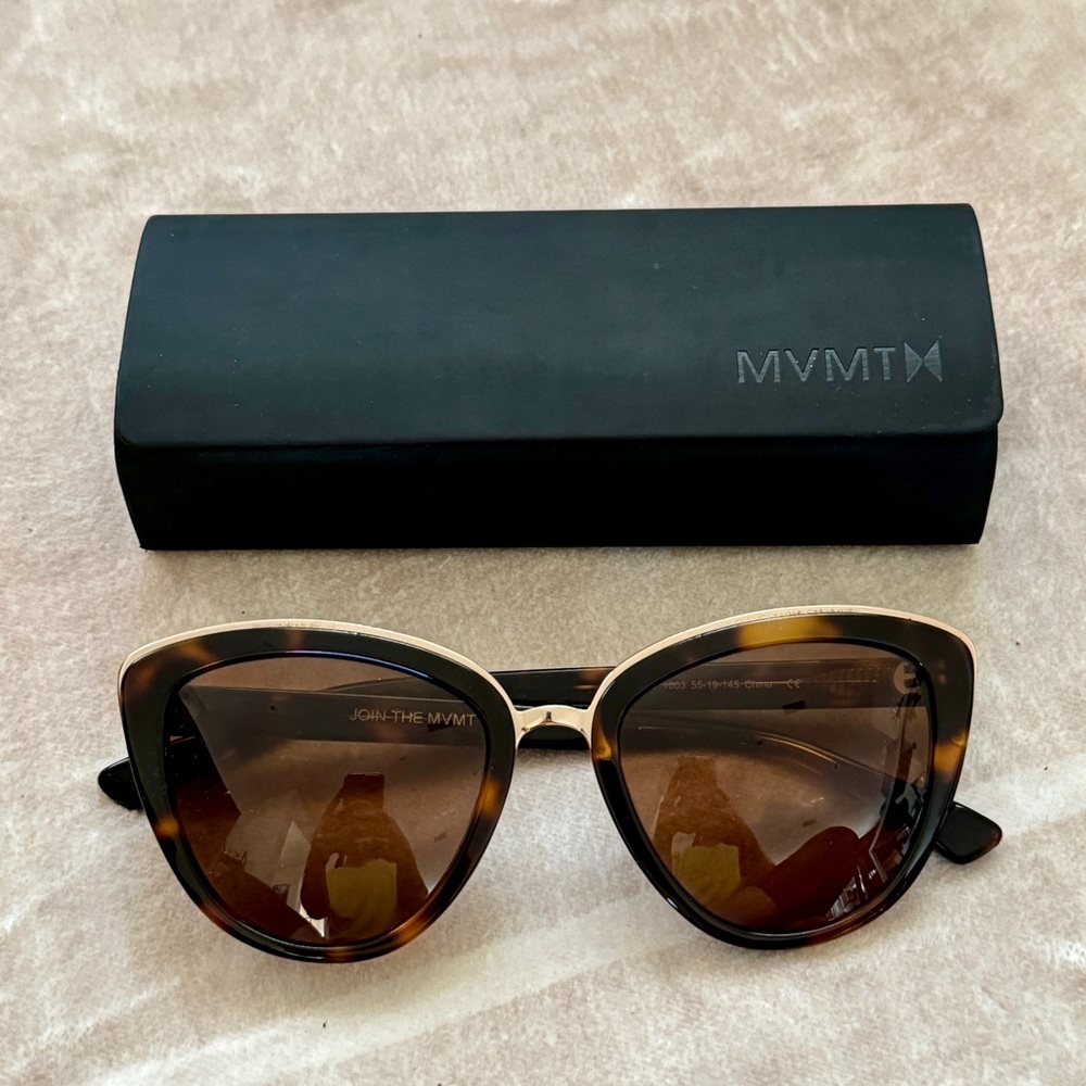 MVMT MARQUEE CAT EYE FRAME SUNGLASS (NEW IN CASE)